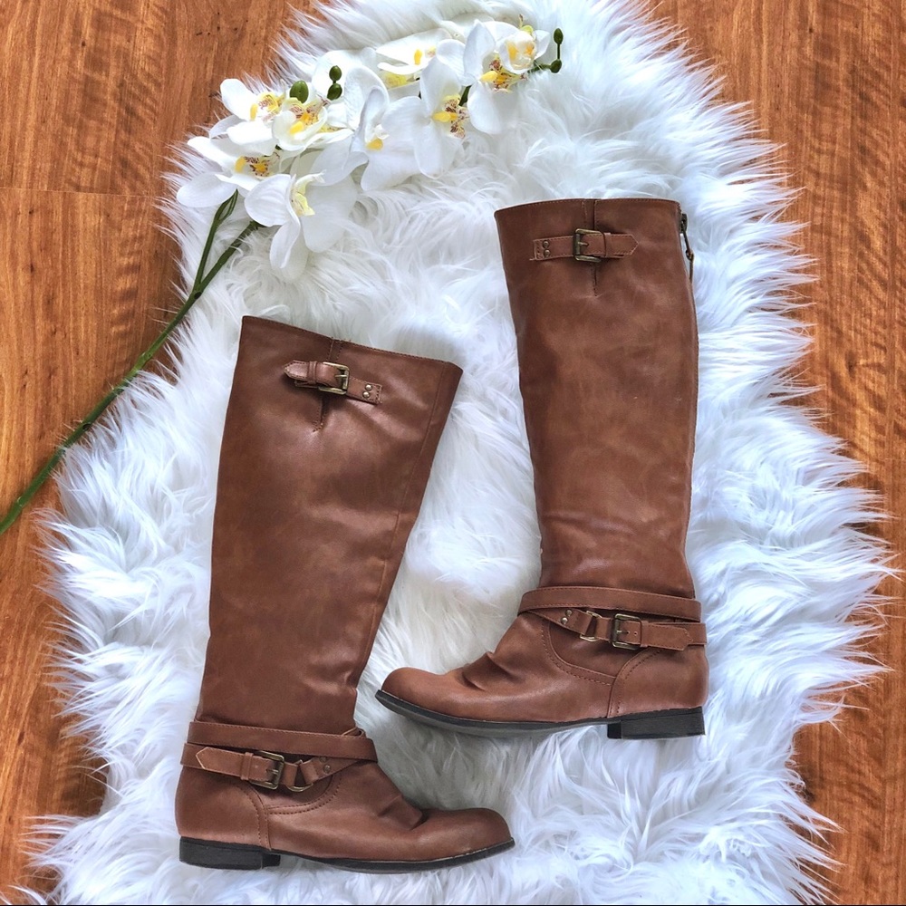 🚫SOLD🚫 Tall Brown Boots w/ Red Zip Back